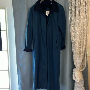 Rain coat /trench coat with liner